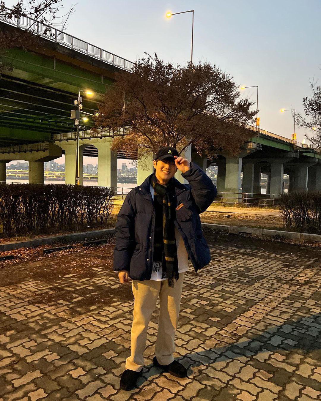 221203 Suho Instagram Update - “A walk from Autumn to winter ️🚶‍♂️🍁 ...